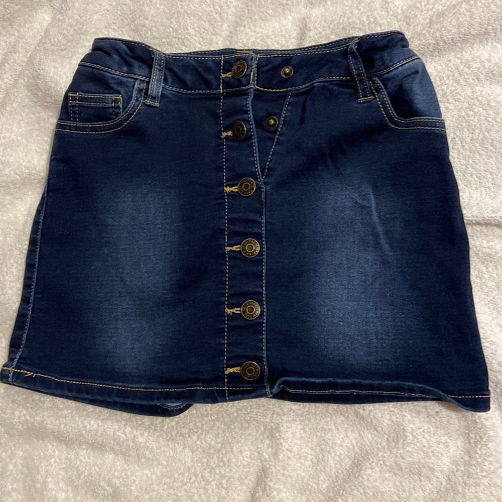 Girls Cat & Jack jean skirt. Size 7/8 button down.